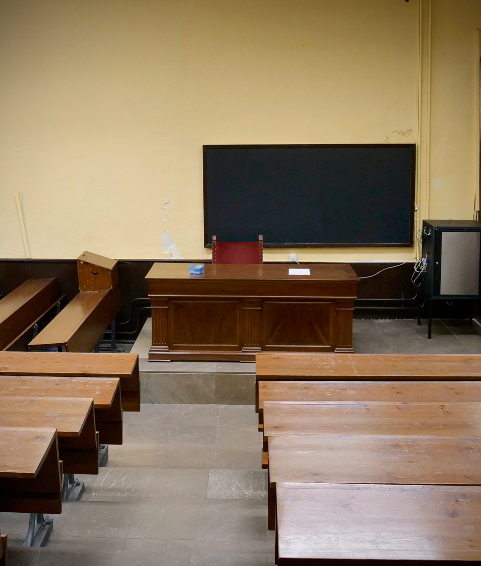 Imagen de una de las aulas donde se imparte clase en la Facultad de Derecho
