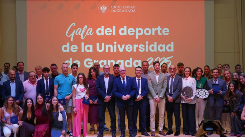 PREMIOS GALA DEPORTE gala del deporte foto de todos los premiados con el Rector UGR